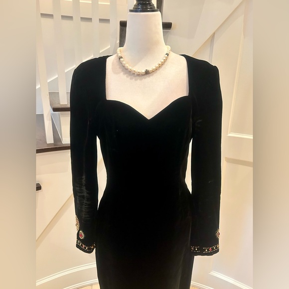 Black Velvet Sweetheart Dress, Vintage - Picture 5 of 13